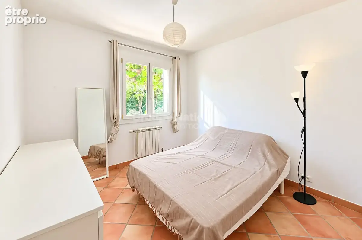 Maison de plain-pied avec jardin paysager et piscine - Secteur calme et recherché - photo 10
