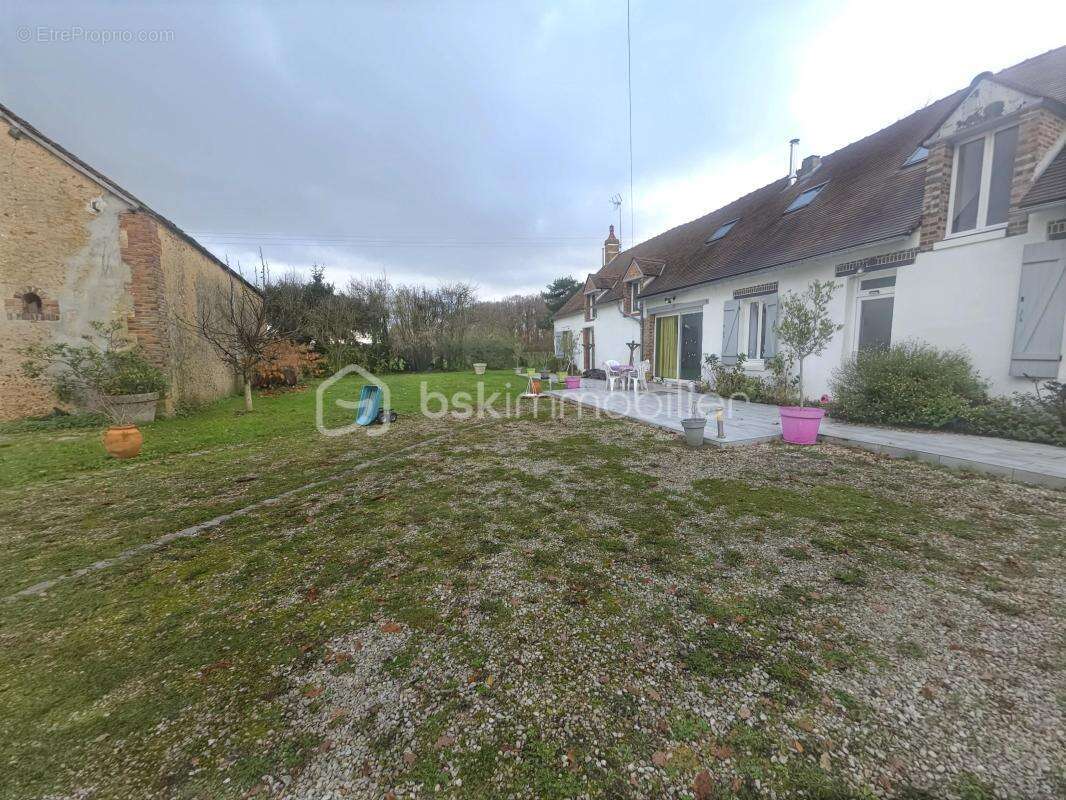 Longère de 210 m² à Courtemaux (45320) - photo 2