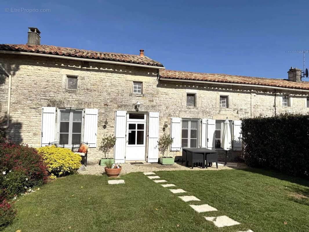 Maison à LA FORET-DE-TESSE