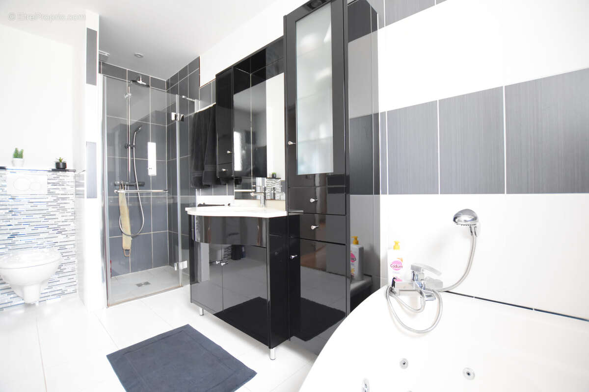 Maison à LES ESSARTS-LE-ROI