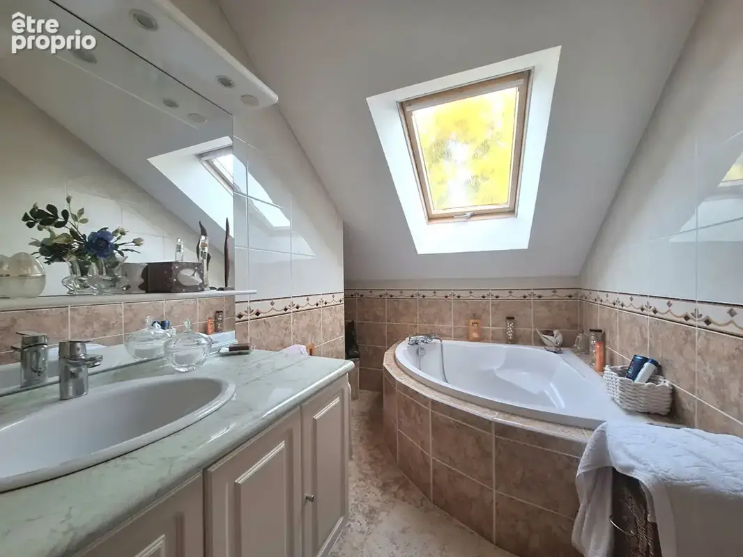Maison Arnage - 233 m² - 7 chambres - T2 indépendant - Piscine couverte - photo 13