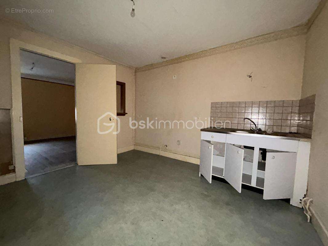 Local commercial et un appartement - photo 3