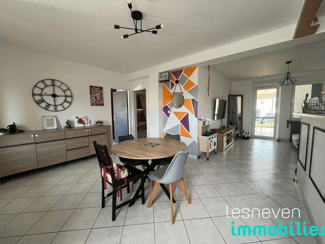 Appartement à PLOUVIEN