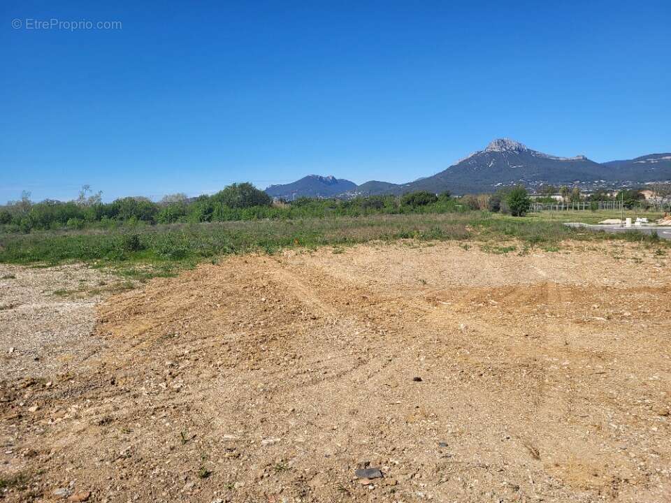 Terrain à LA CRAU