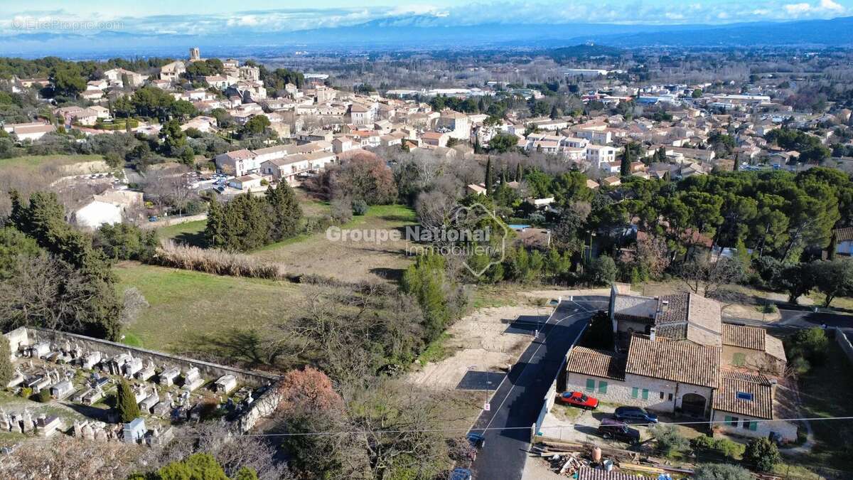 Terrain à CHATEAUNEUF-DE-GADAGNE