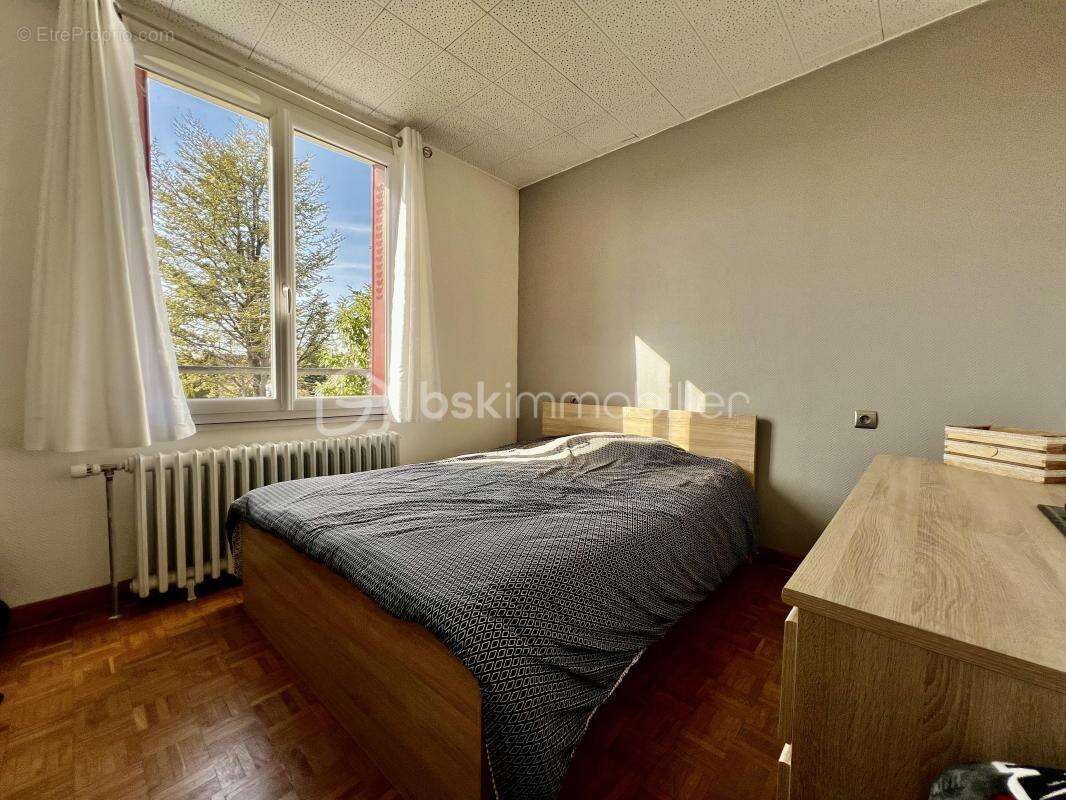 Maison à LAROCHE-SAINT-CYDROINE