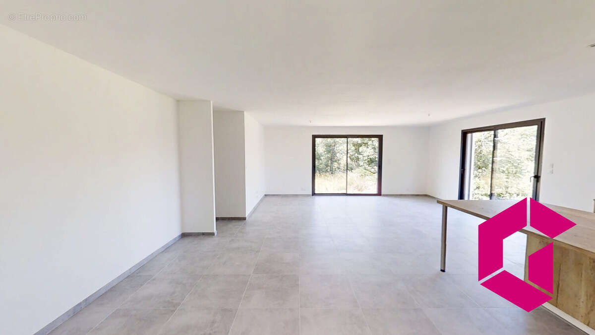 Maison à SERMENTIZON