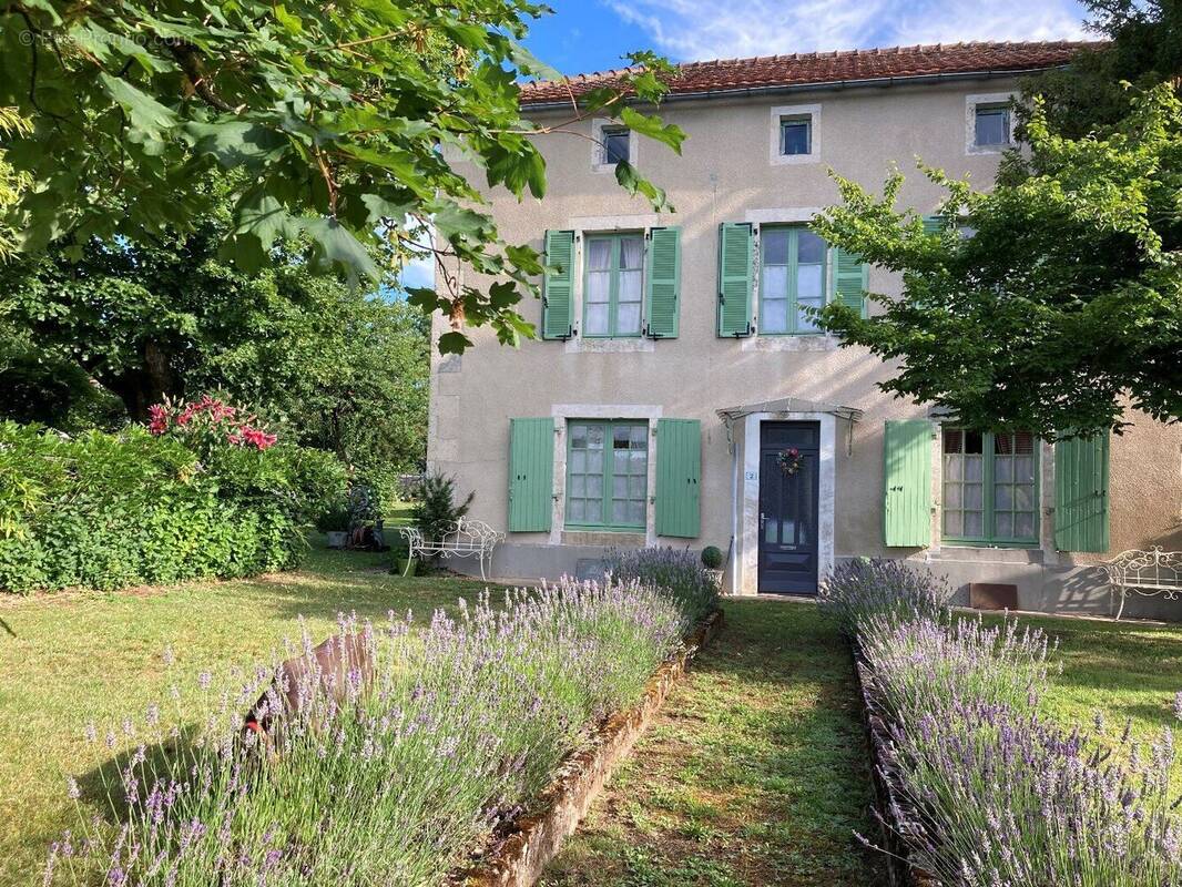 Maison à RUFFEC