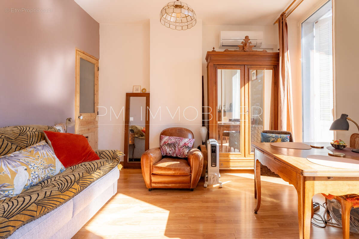 Appartement à MARSEILLE-5E