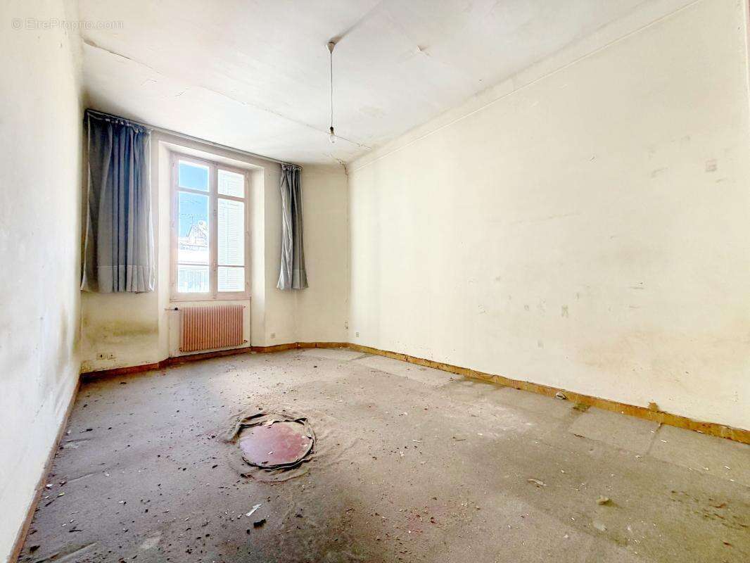  Cannes Carré d'or — 2 pièces 47 m², dernier étage, potentiel - photo 2