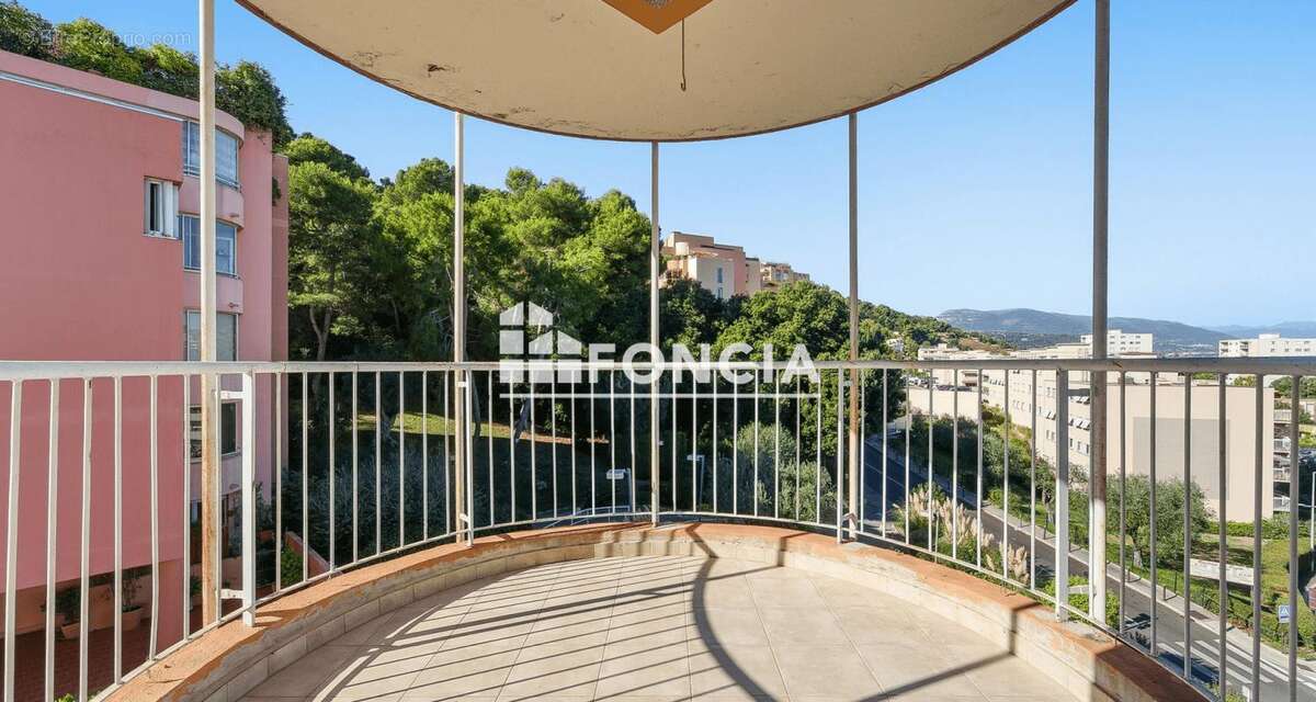 Appartement à SAINT-LAURENT-DU-VAR