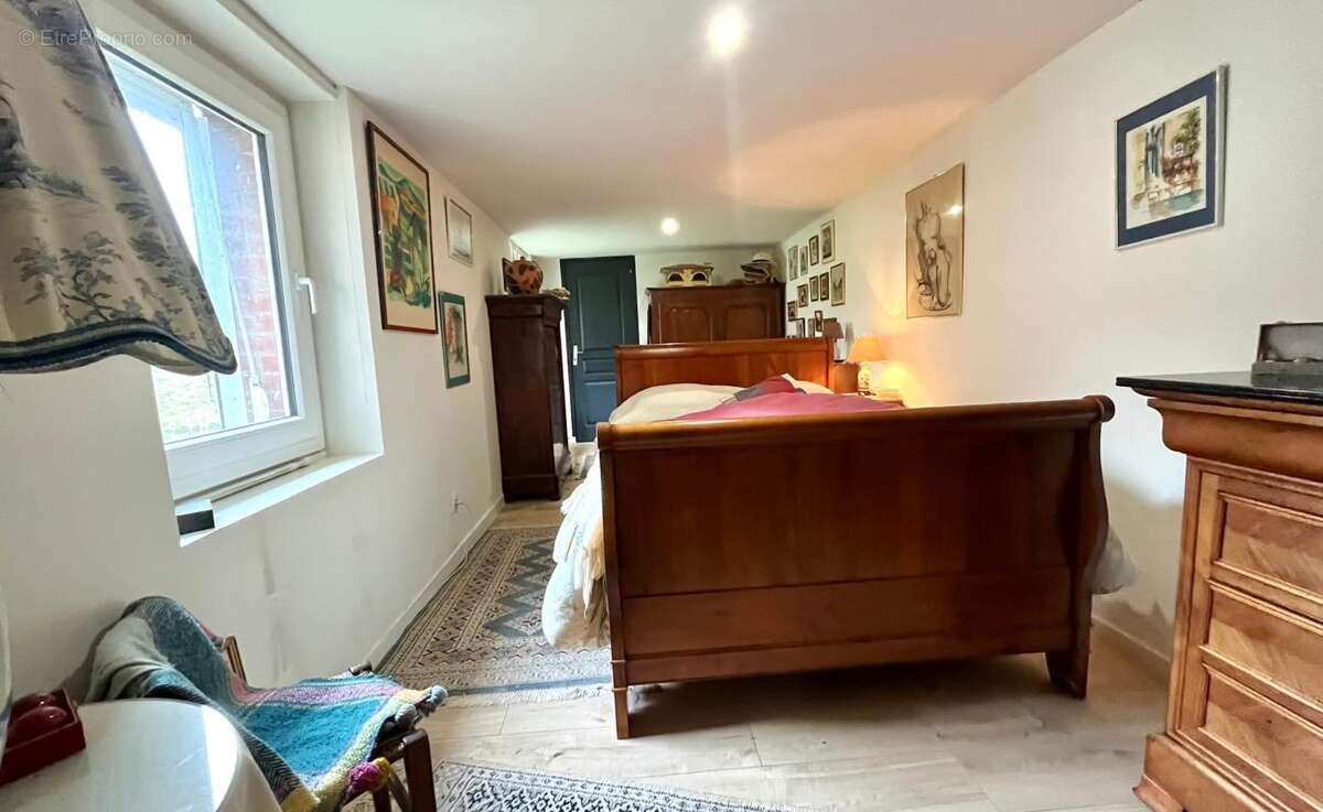 Maison individuelle avec garage, jardin et dépendance - photo 6