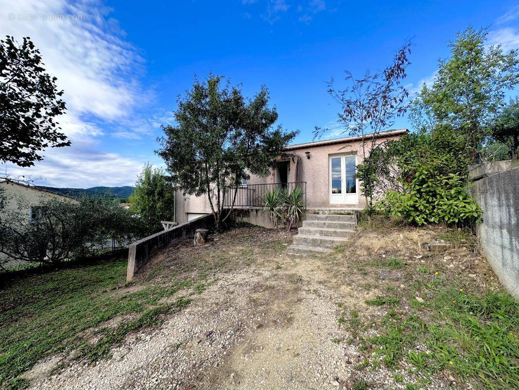 Maison à SAINT-JULIEN-LES-ROSIERS