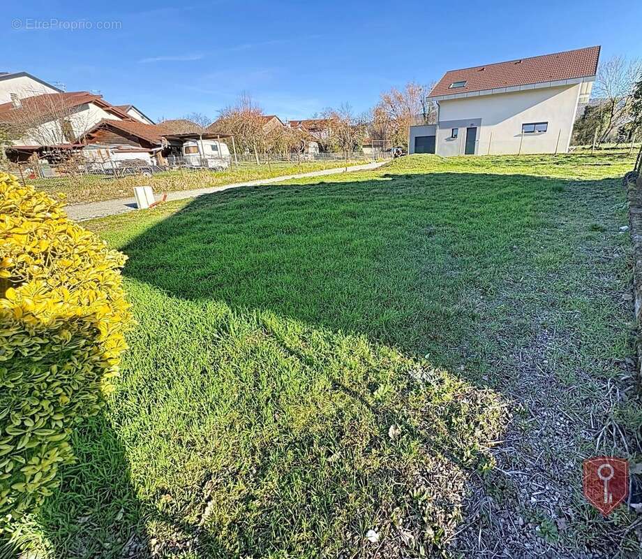 Terrain à SAINT-JULIEN-EN-GENEVOIS