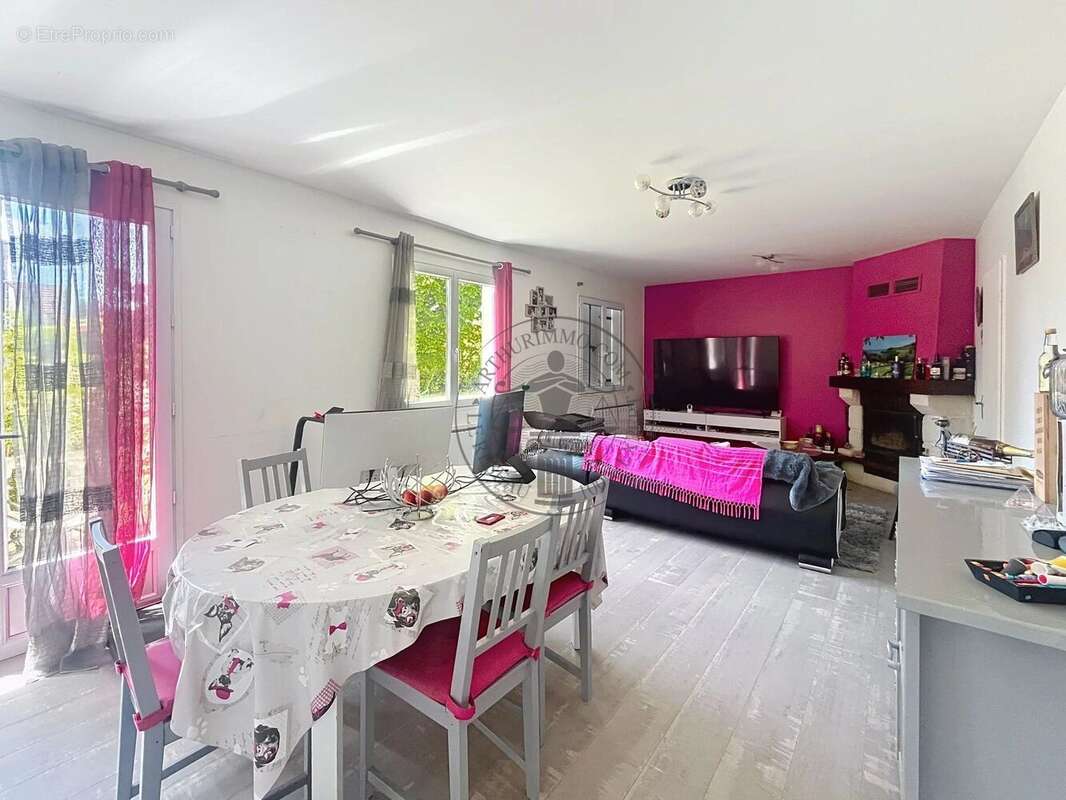 Maison à ANGERVILLIERS