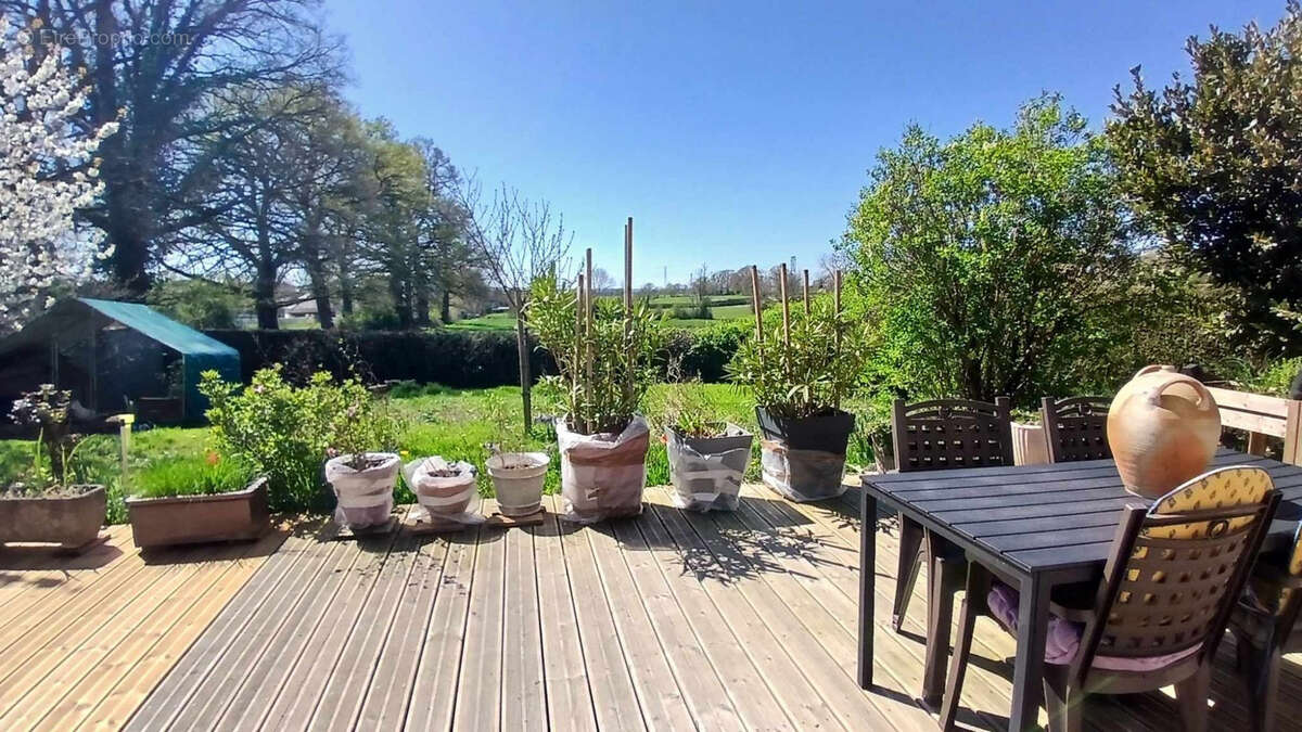 Maison à DUN-LE-PALESTEL