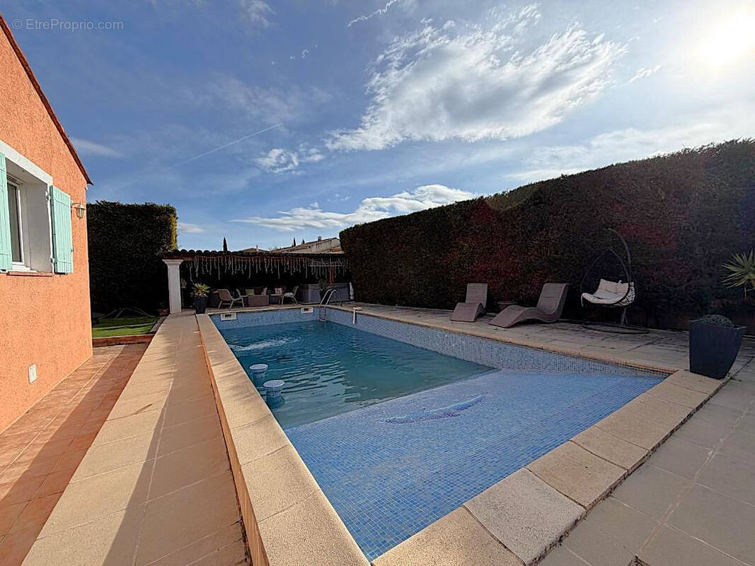 Maison à CHATEAUNEUF-LE-ROUGE