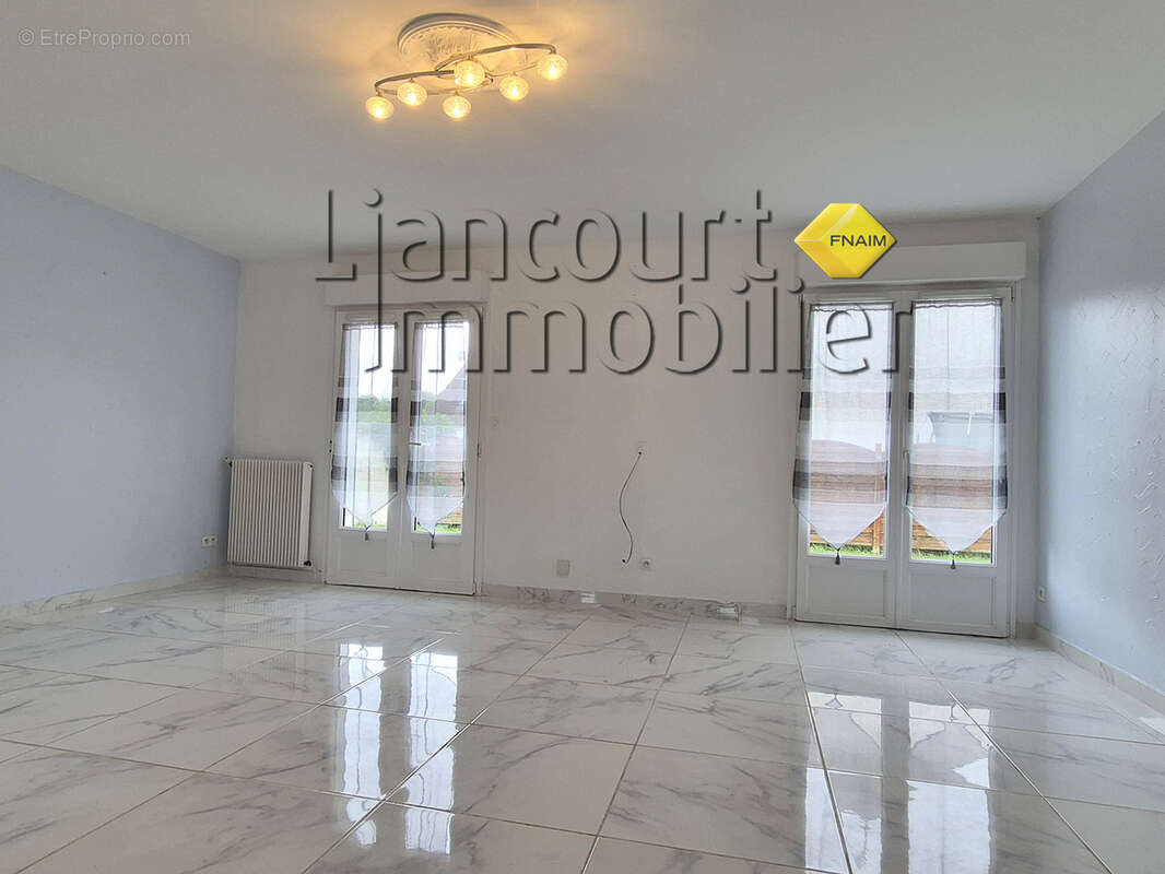 Maison à LONGUEIL-ANNEL