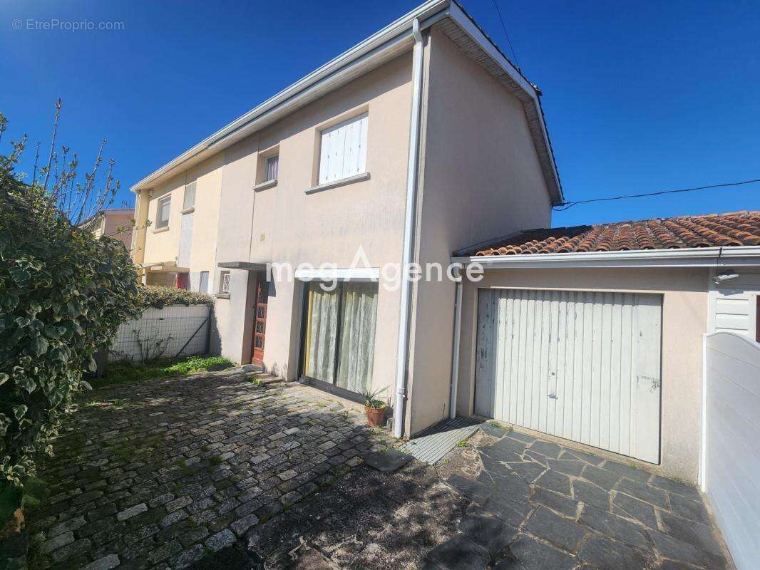 Maison à BASSENS