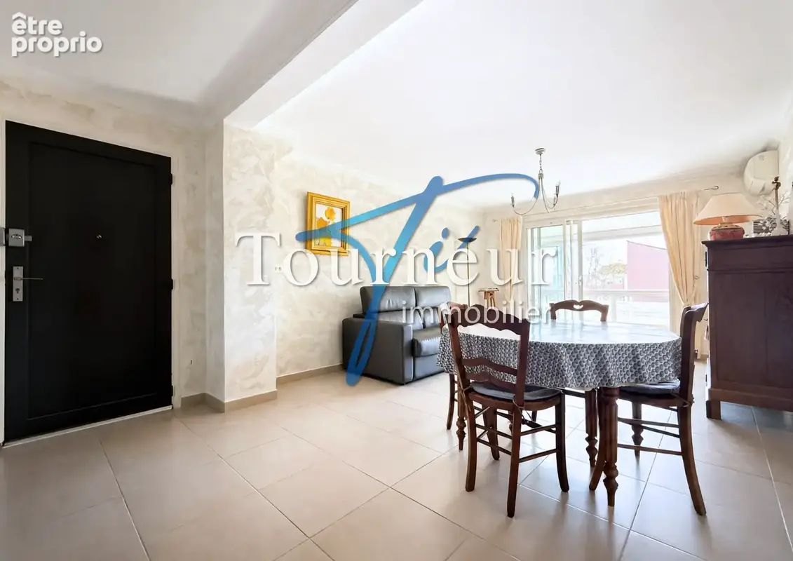 Six fours les lones a 100m plage 600m port sanary t3 renove grande terrasse cave privee - photo 7