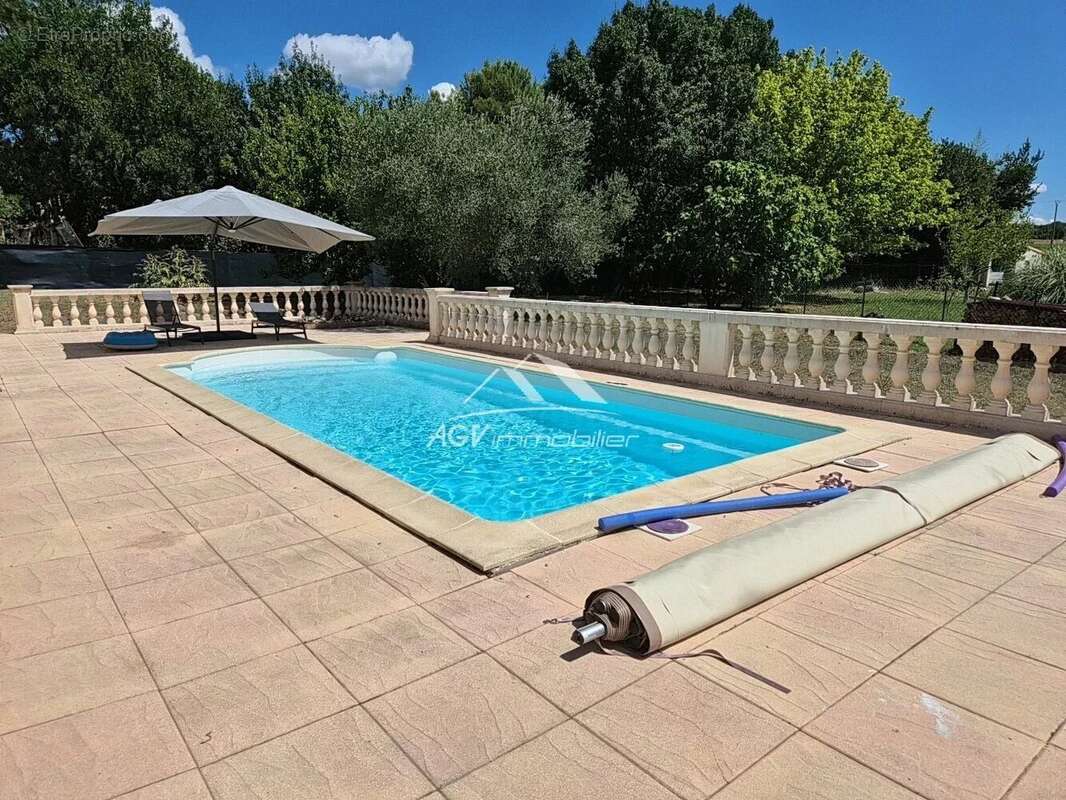 Maison à SAINT-HILAIRE-DE-BRETHMAS