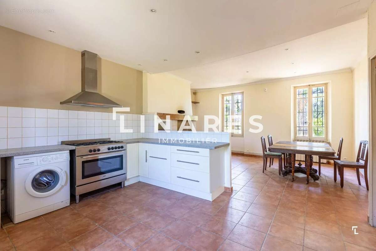 MAS DES PLATANES - Maison provençale à rénover de 263m2 - Terrain 2316m2 - Ventabren - photo 16
