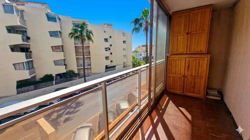 Appartement à SAINT-LAURENT-DU-VAR