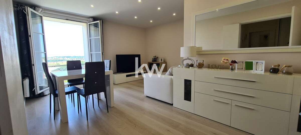 Appartement à COMBS-LA-VILLE