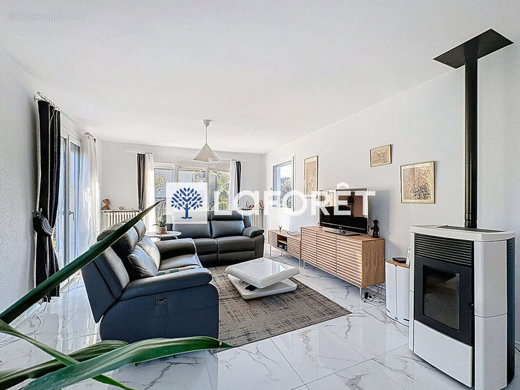 Maison à VIEUX-CHARMONT