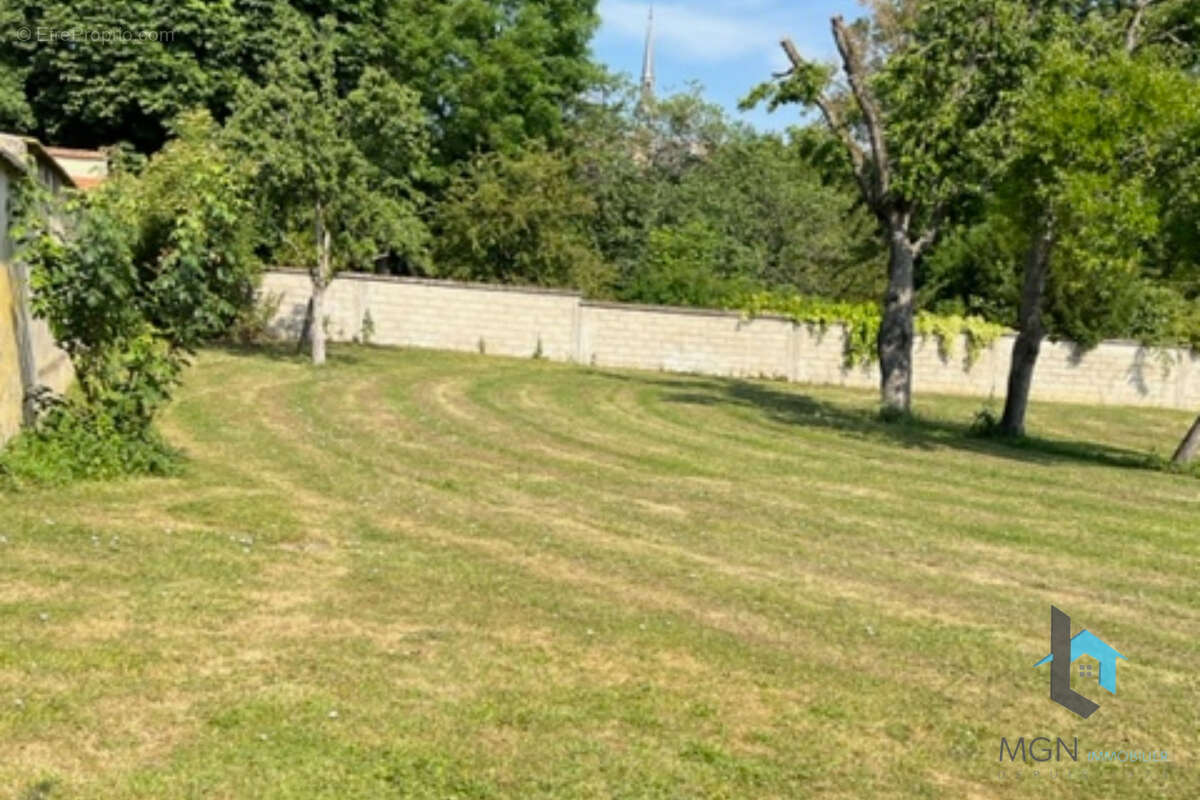 Terrain à NOGENT-LE-ROI