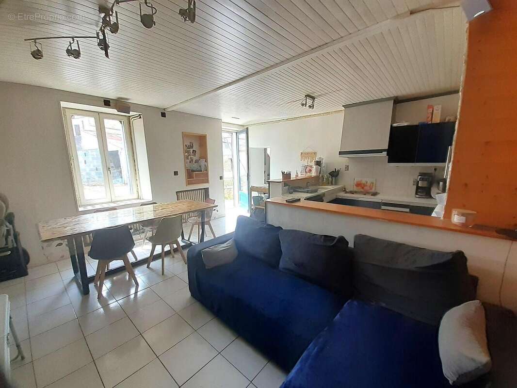   - Maison à SAINT-JACQUES-DE-THOUARS