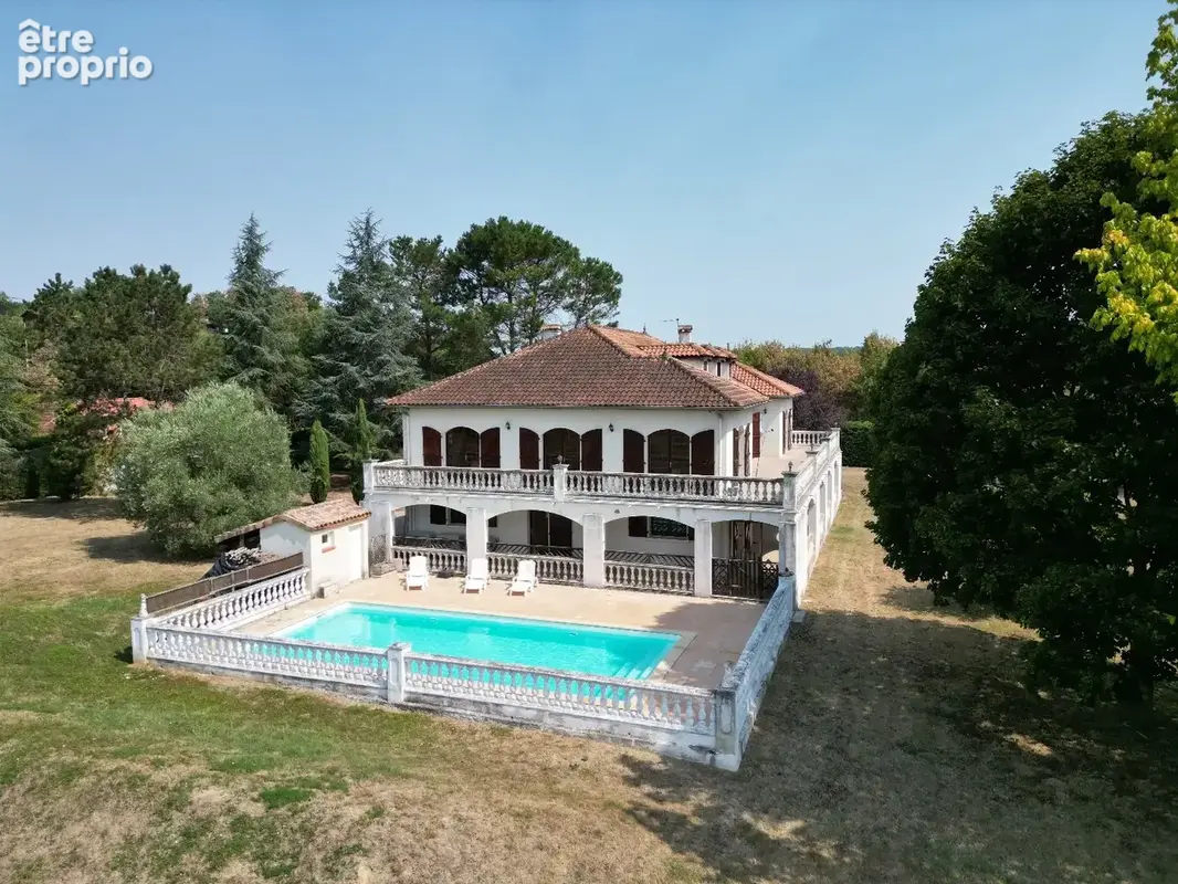 Grande maison familiale contemporaine avec piscine et grand terrain - photo 2