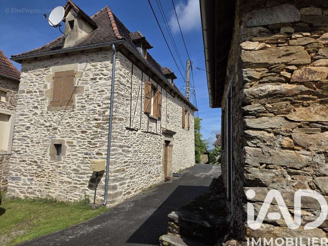 Maison 74 m² à Altillac  - photo 2