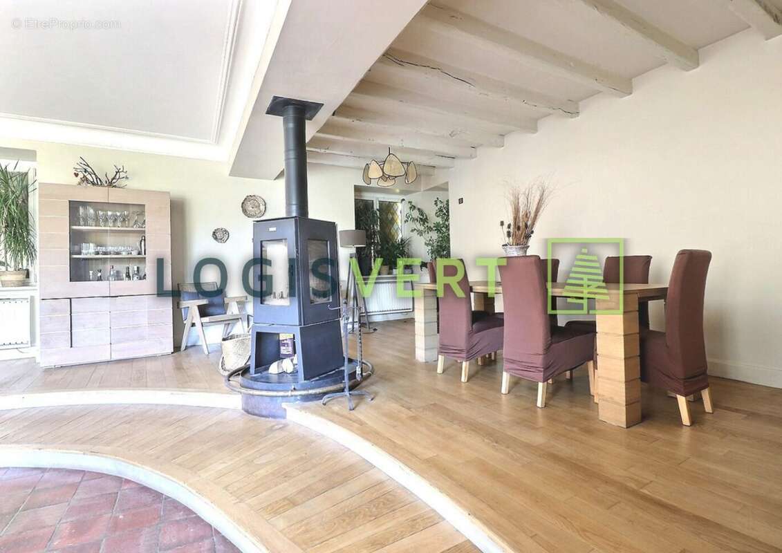 Maison 351 m² à Saint-Germain-Les-Arpajon  - photo 6