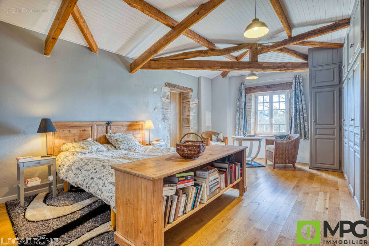 Proche CASSENEUIL à 15 minutes de VILLENEUVE SUR LOT, maison en pierres sur terrain de 2462 m2. - photo 12