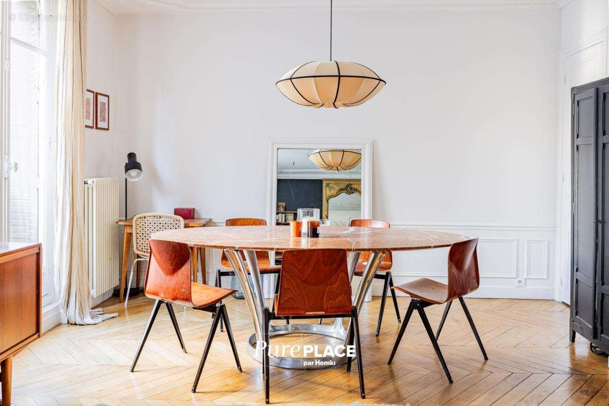Appartement à PARIS-16E