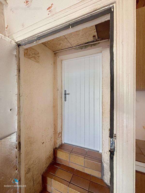 Maison de caractère avec dépendances et fort potentiel - photo 13