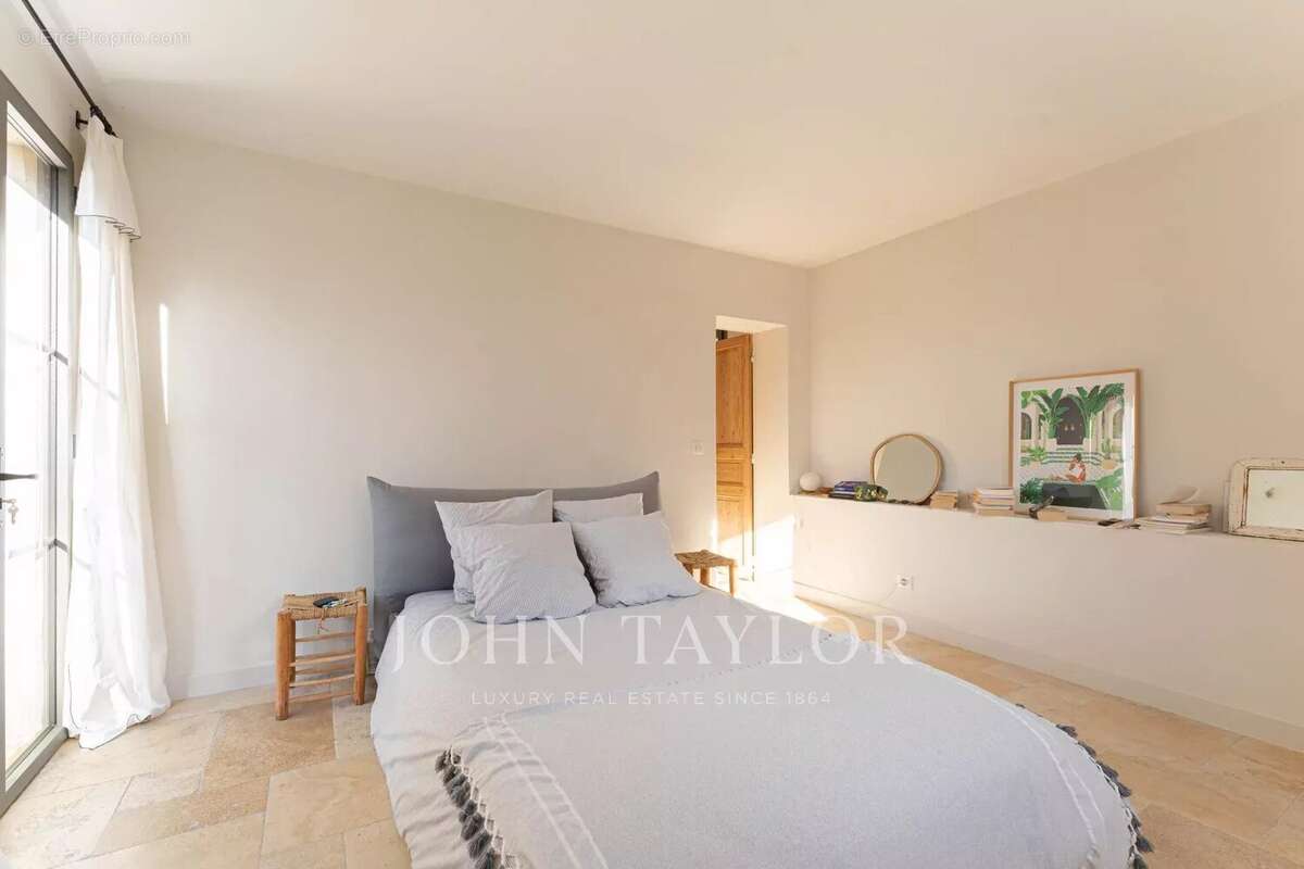 Maison à VAUVENARGUES