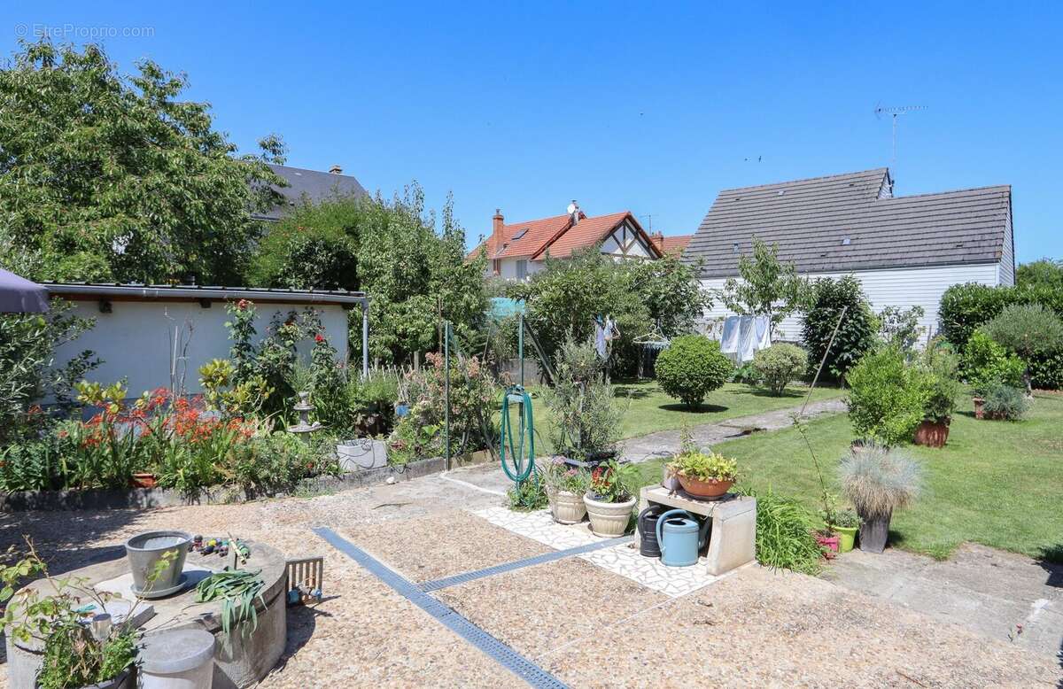 Maison à SAINT-JEAN-DE-LA-RUELLE