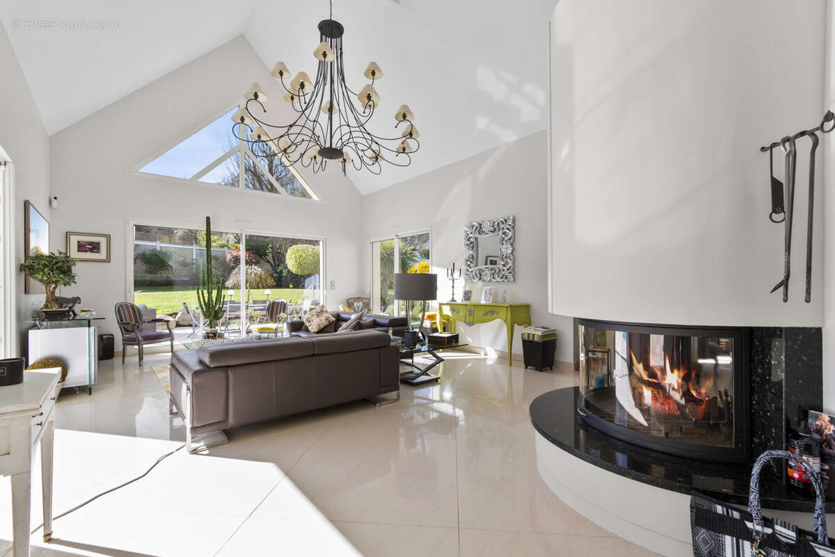 Maison à MORAINVILLIERS