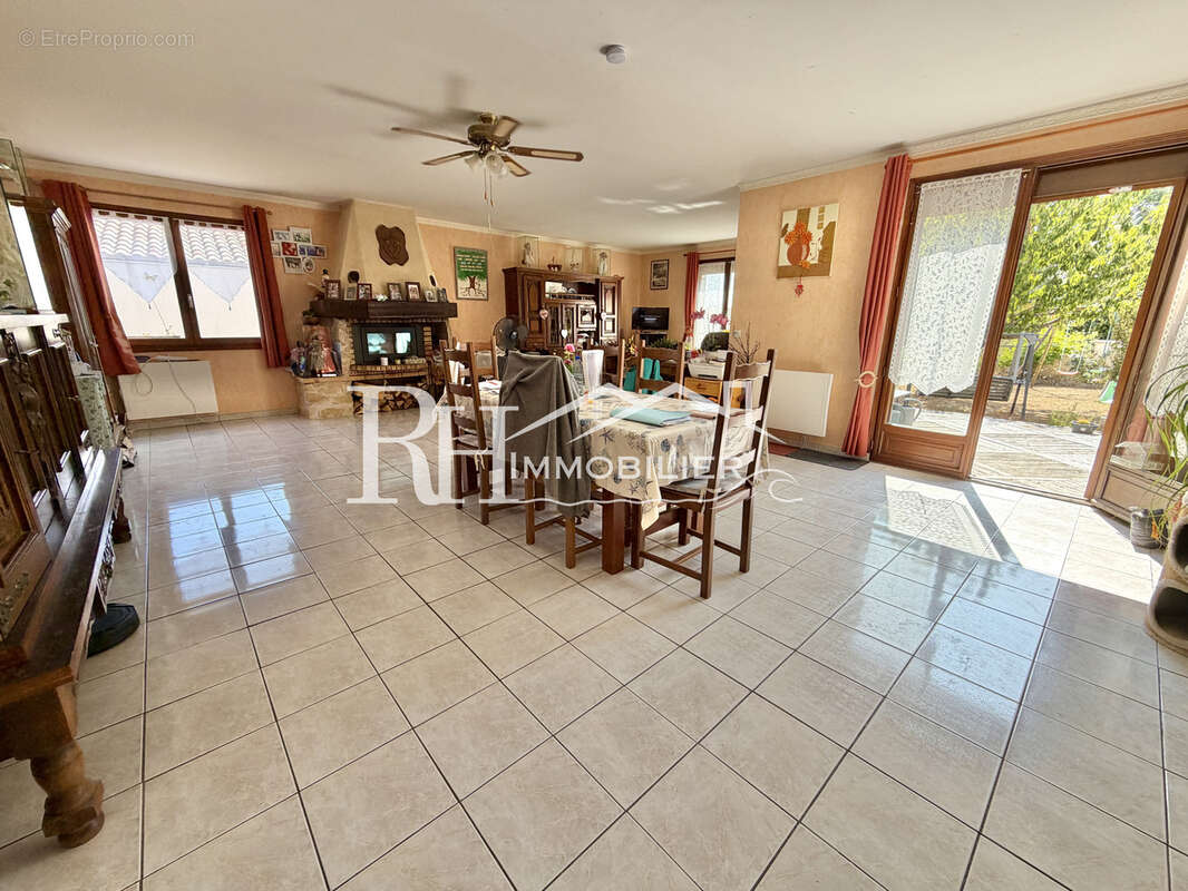 Maison 4 chambres, 1100m2 de terrain - photo 3