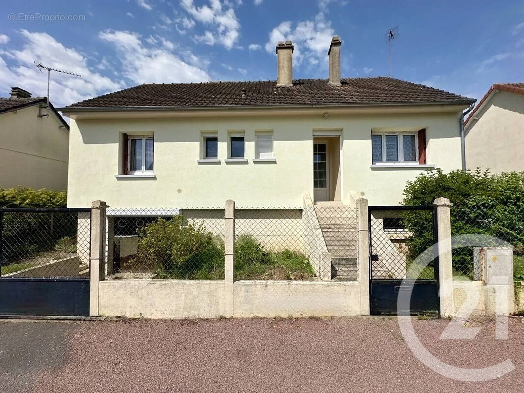 Maison à YEVRES