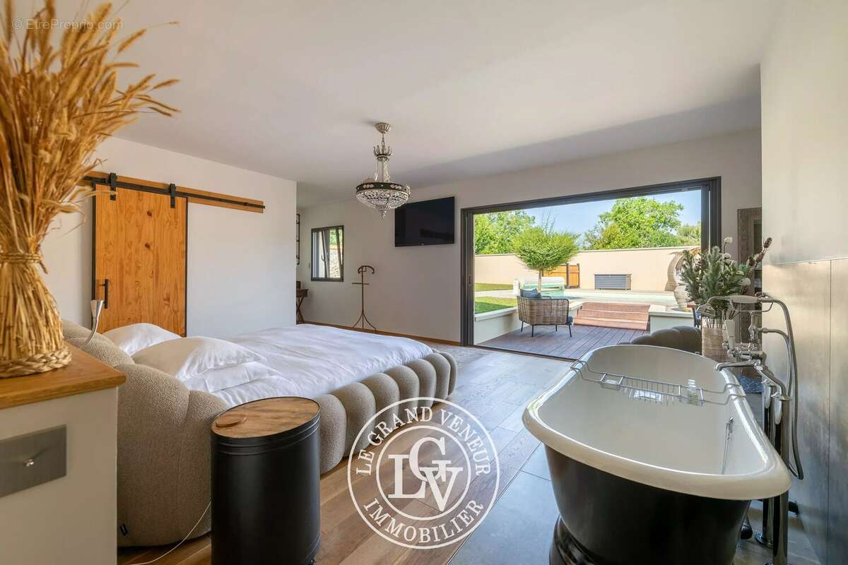 Proche barbizon - propriété traditionnelle et dépendance - 4 chambres - garage double - cave - piscine - jardin paysager - photo 28