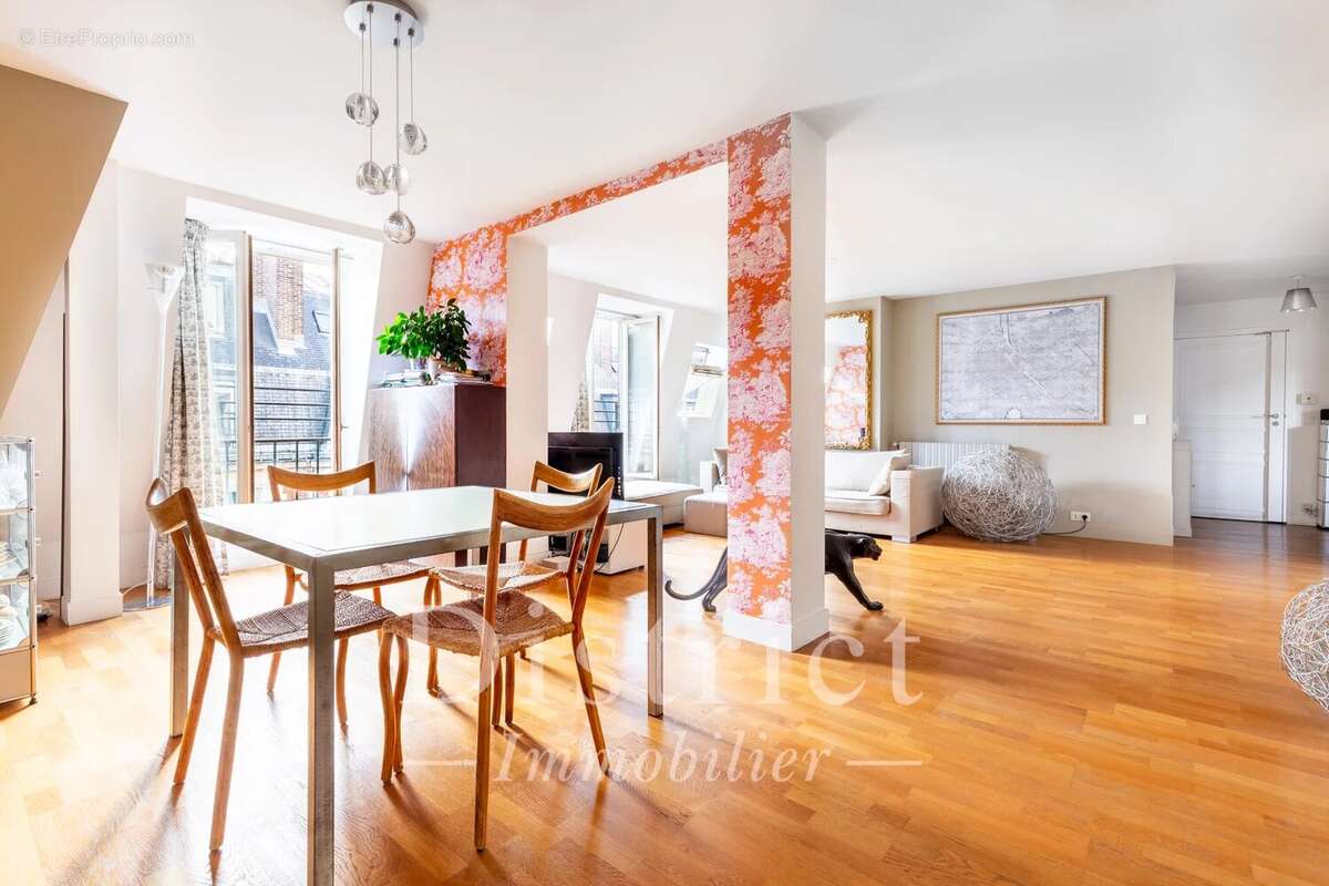 Appartement à PARIS-8E