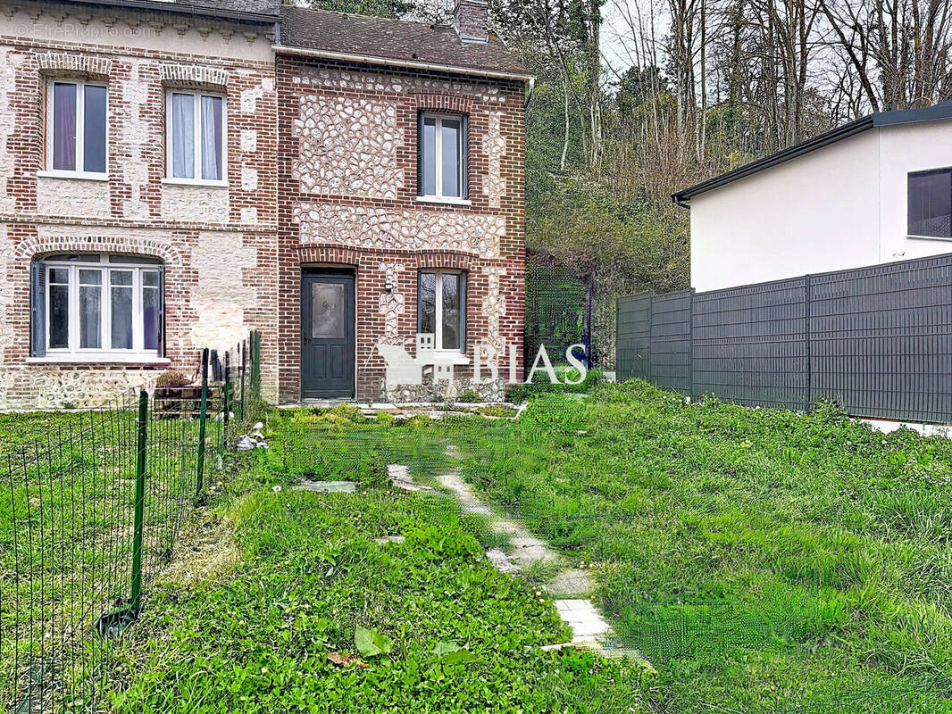 Maison à FRENEUSE