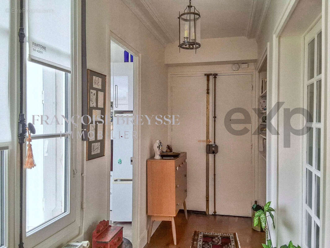 Appartement à PARIS-16E