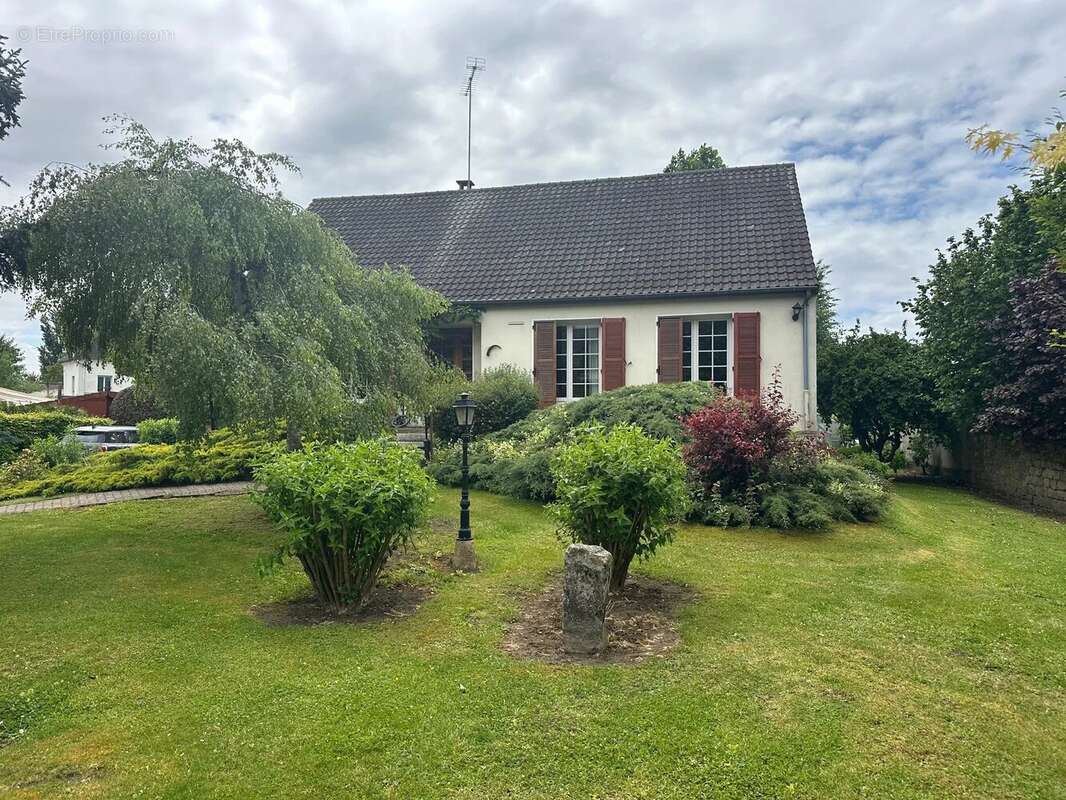 Maison à LE THILLAY