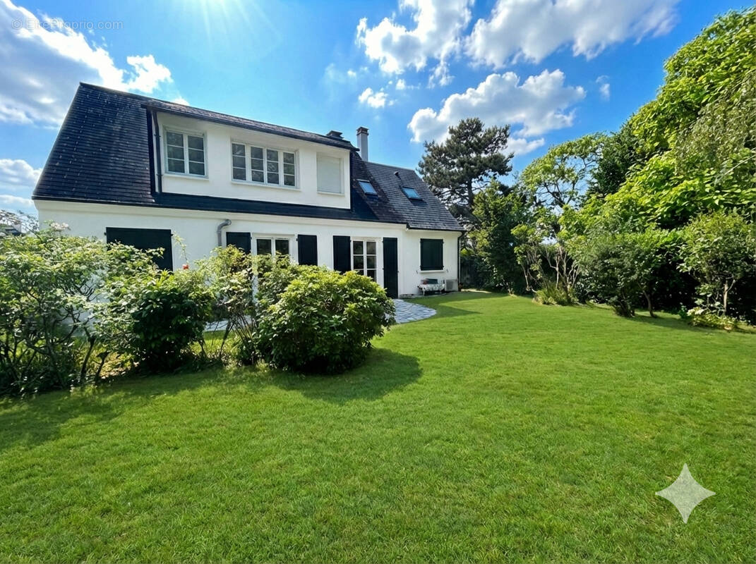 Maison à VERT-SAINT-DENIS
