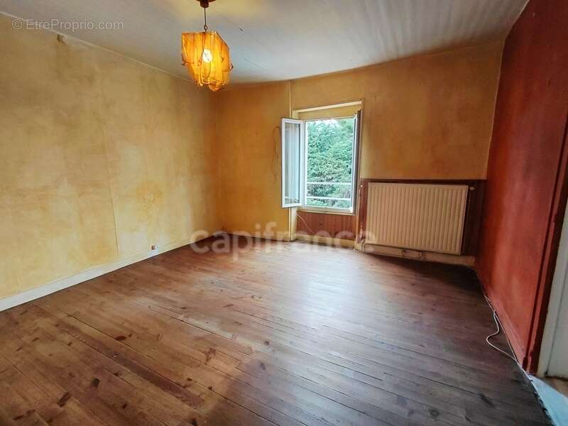 Maison à LIGUGE
