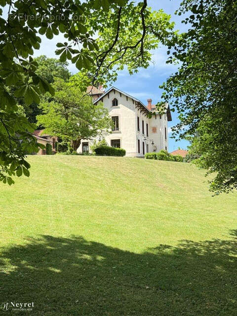 Maison à SAINT-BONNET-LE-CHATEAU
